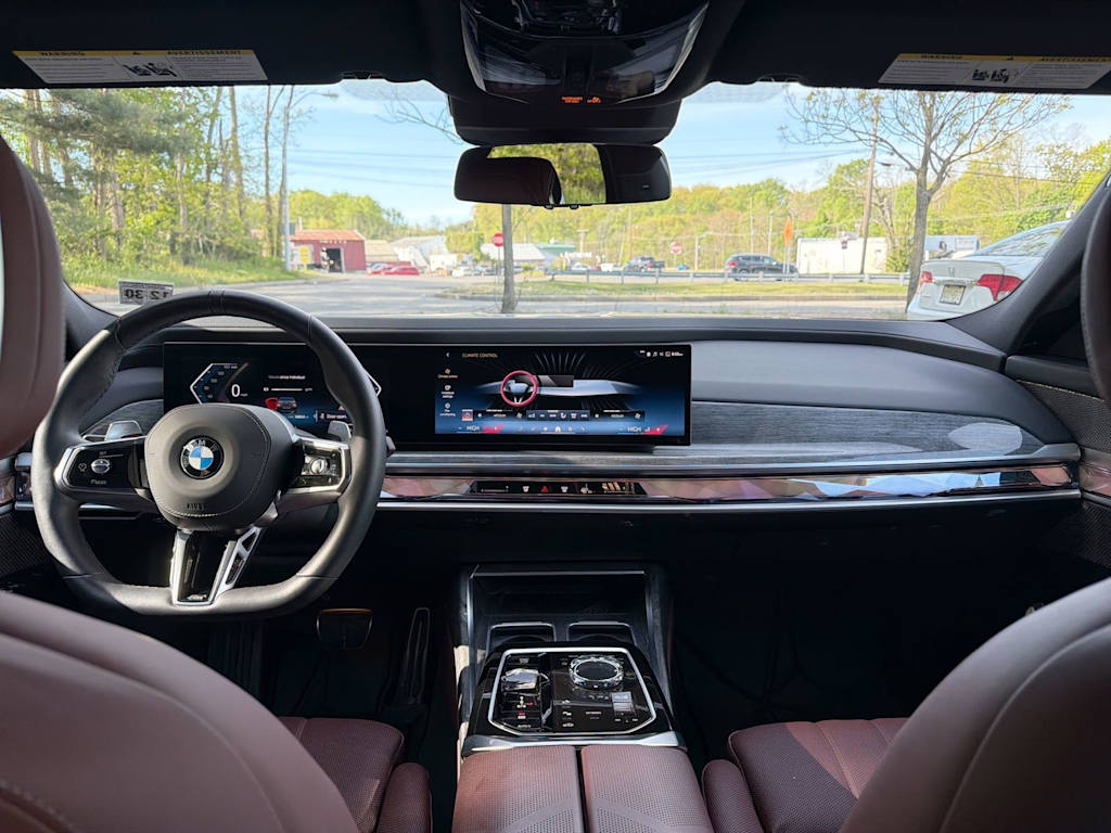Thumbnail: 2025 BMW 7 Series - 10