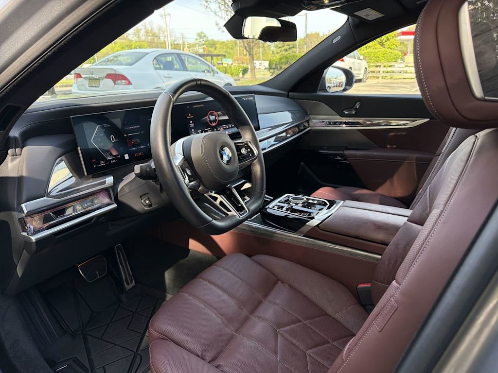 Thumbnail: 2025 BMW 7 Series - 2