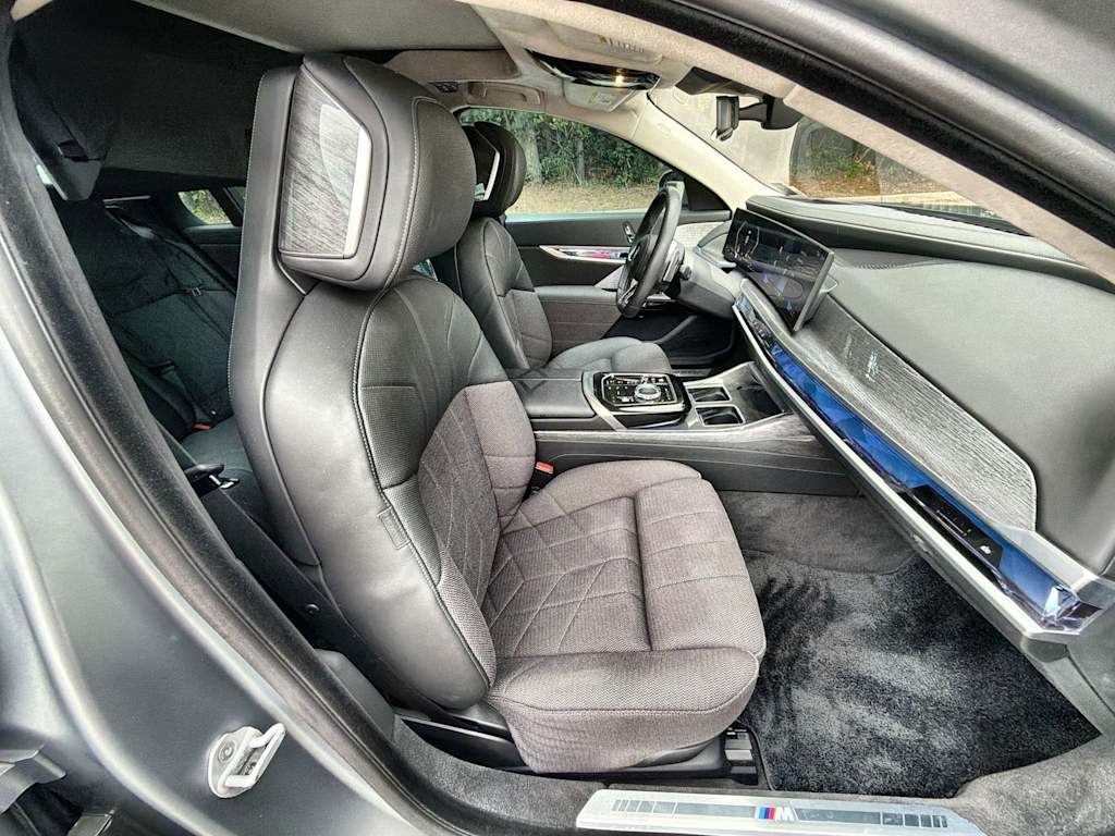 Thumbnail: 2025 BMW 7 Series - 24