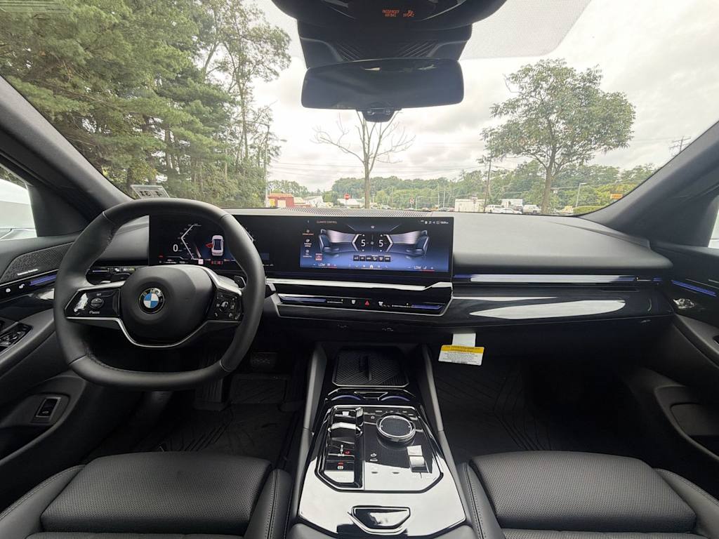 Thumbnail: 2026 BMW 5 Series - 2