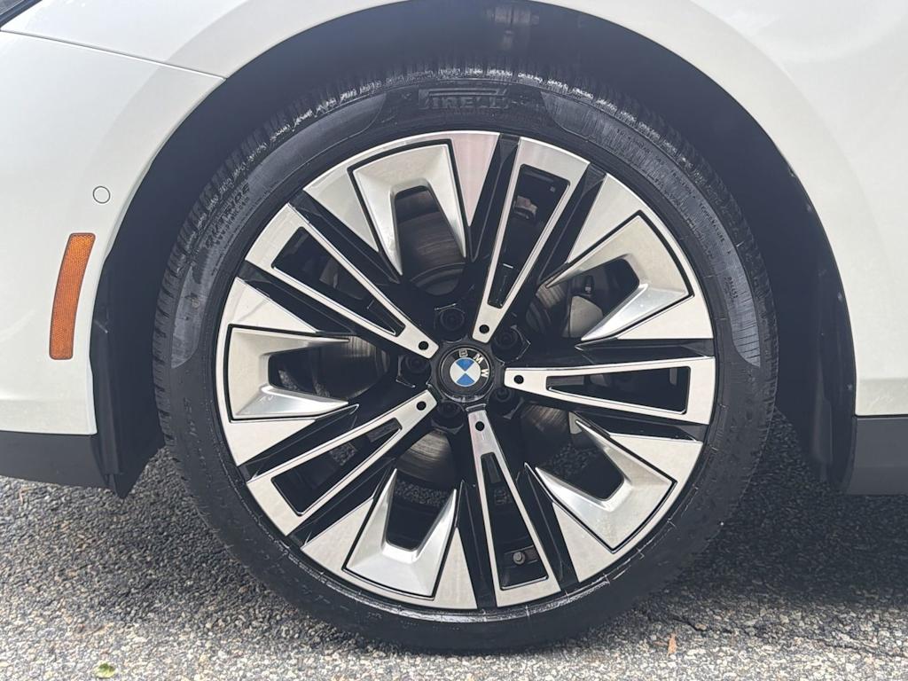 Thumbnail: 2026 BMW 5 Series - 8