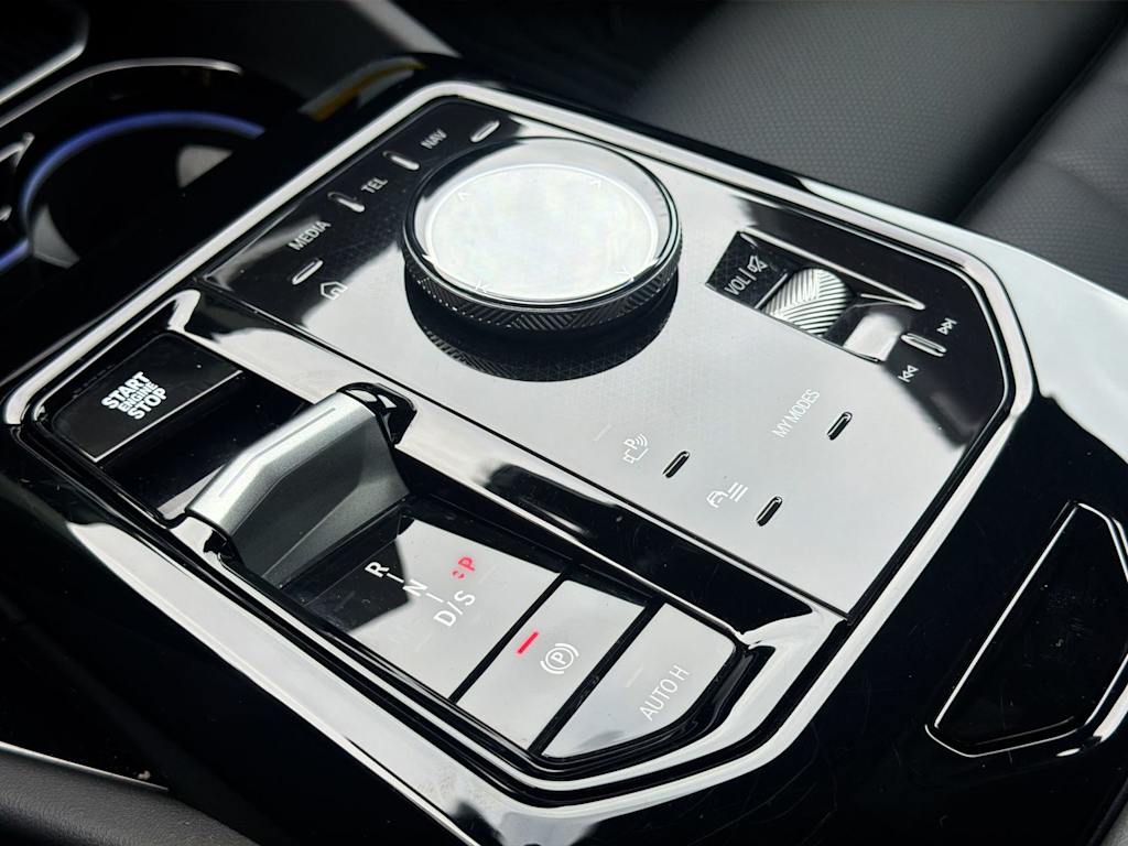 Thumbnail: 2026 BMW 5 Series - 15