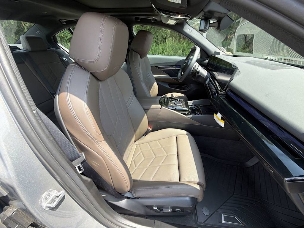 Thumbnail: 2026 BMW 5 Series - 12