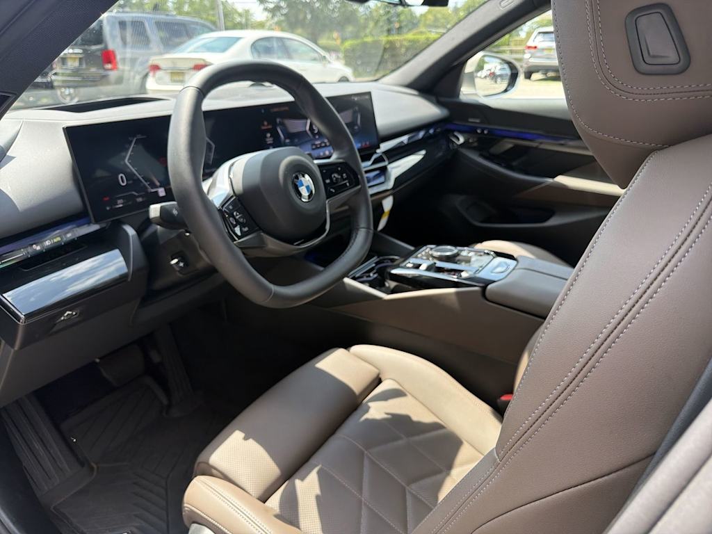 Thumbnail: 2026 BMW 5 Series - 2