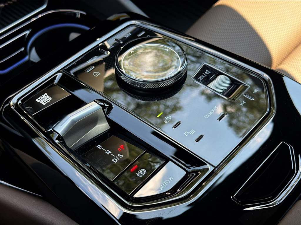 Thumbnail: 2026 BMW 5 Series - 25