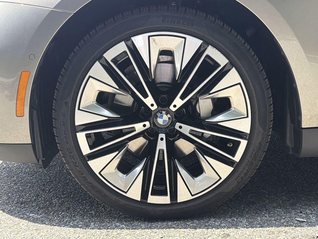 Thumbnail: 2026 BMW 5 Series - 8