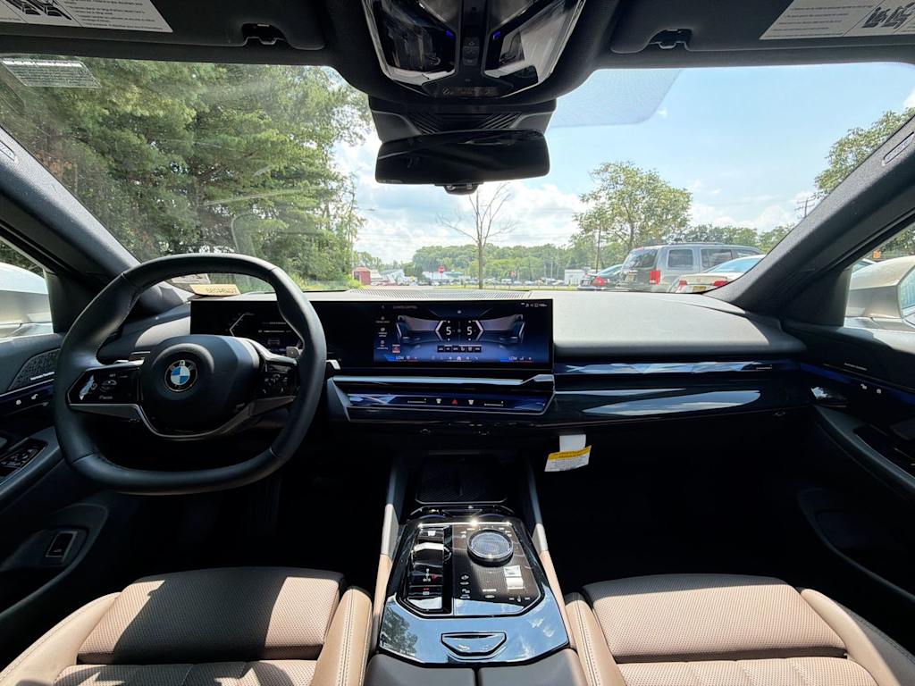 Thumbnail: 2026 BMW 5 Series - 10