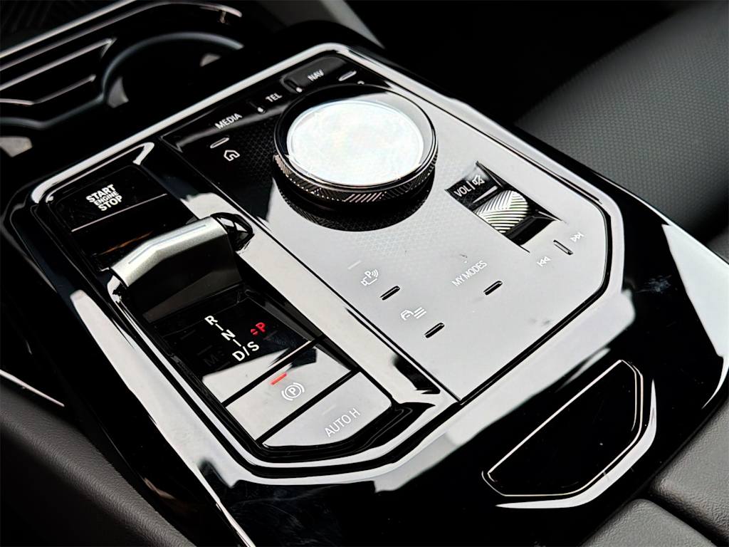 Thumbnail: 2026 BMW 5 Series - 16