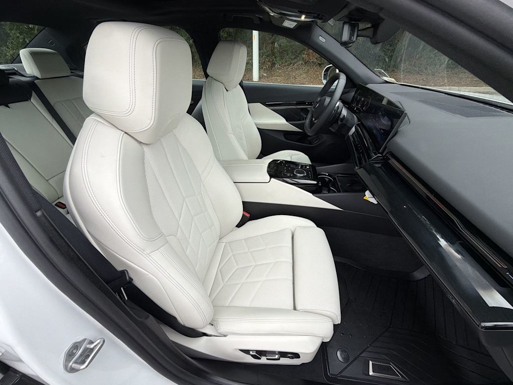 Thumbnail: 2026 BMW 5 Series - 12