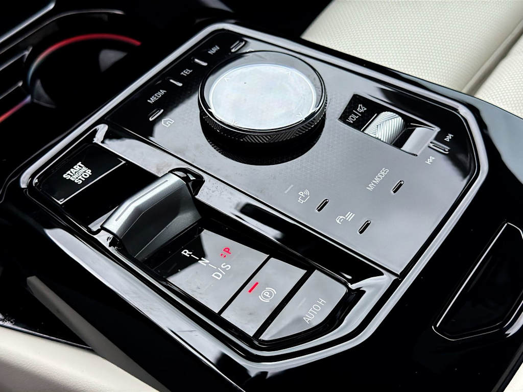 Thumbnail: 2026 BMW 5 Series - 16