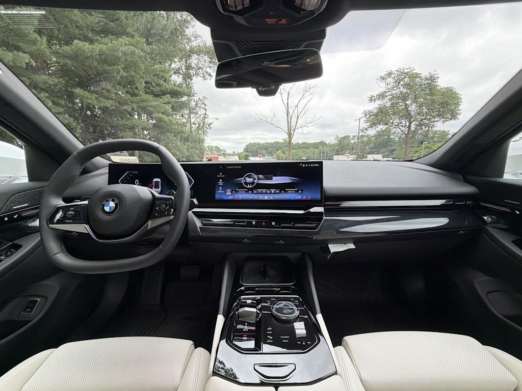 Thumbnail: 2026 BMW 5 Series - 10