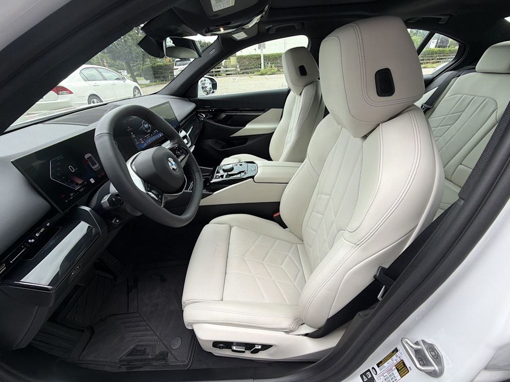 Thumbnail: 2026 BMW 5 Series - 11
