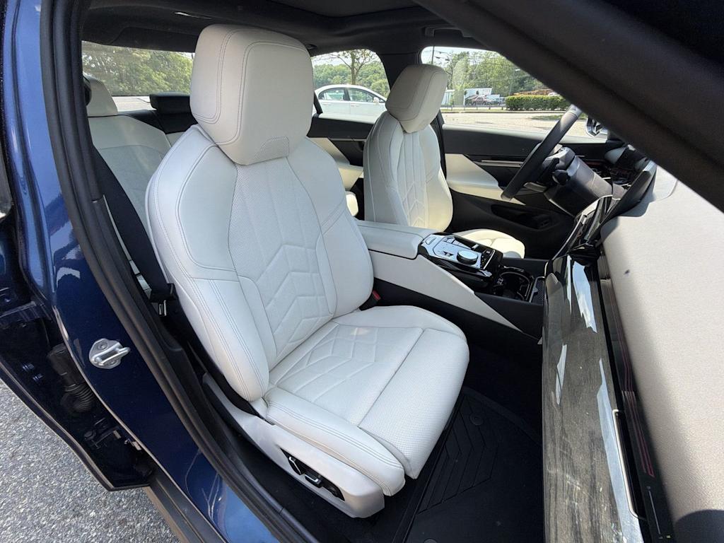 Thumbnail: 2026 BMW 5 Series - 12