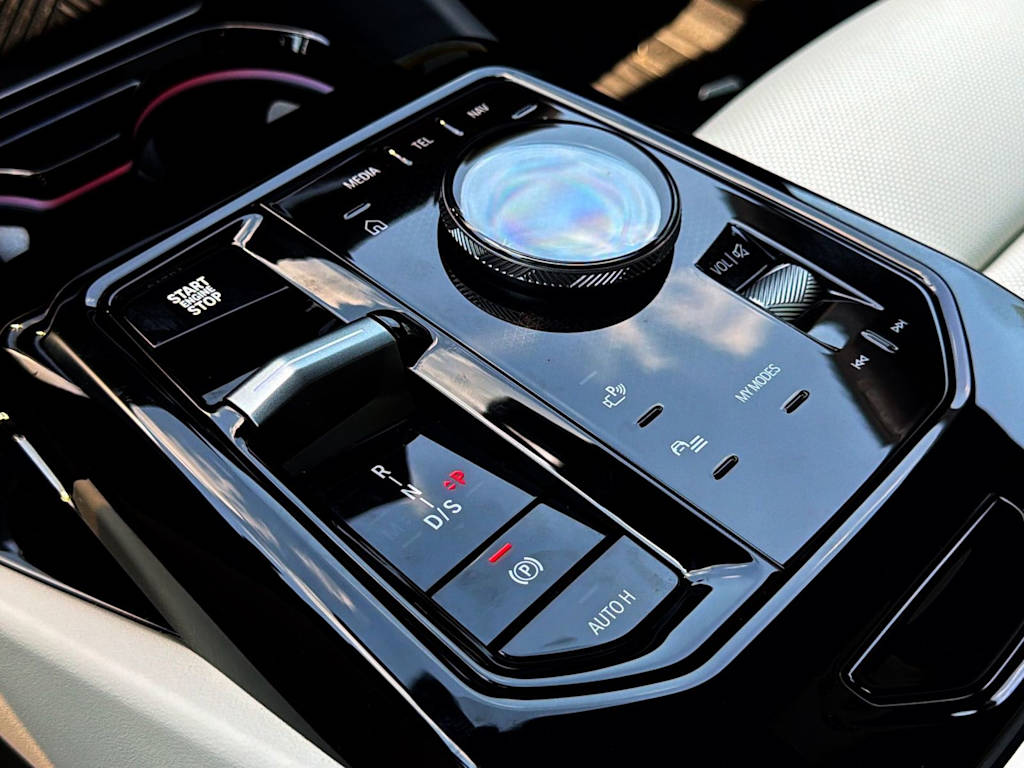 Thumbnail: 2026 BMW 5 Series - 29