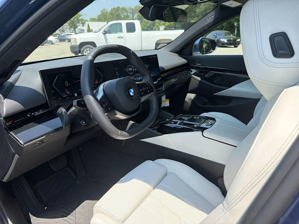 Thumbnail: 2026 BMW 5 Series - 2