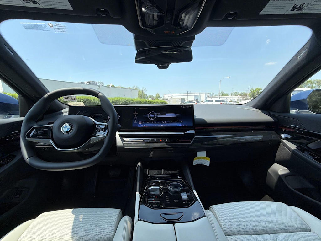 Thumbnail: 2026 BMW 5 Series - 10