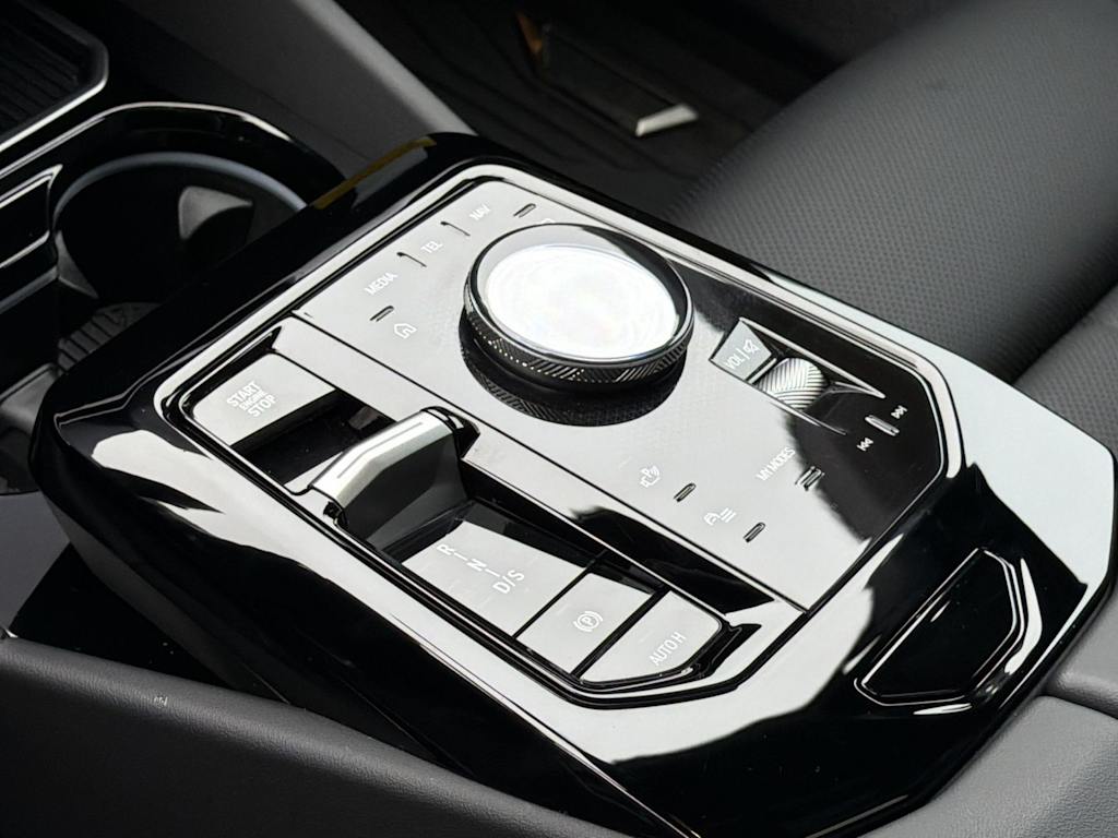 Thumbnail: 2026 BMW 5 Series - 16