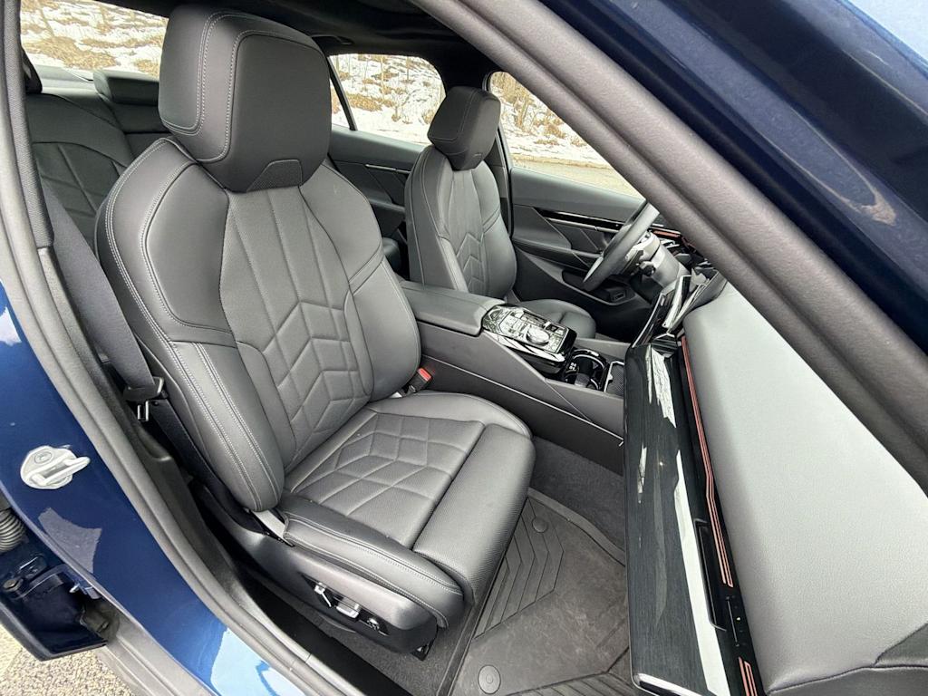 Thumbnail: 2026 BMW 5 Series - 12