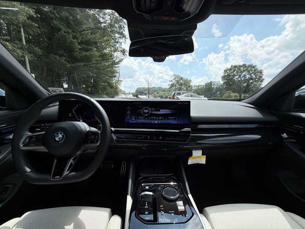 Thumbnail: 2026 BMW 5 Series - 10