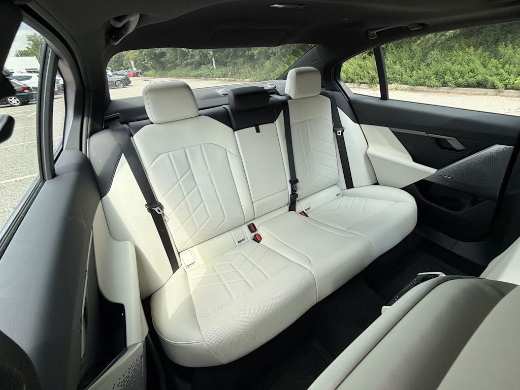 Thumbnail: 2026 BMW 5 Series - 24