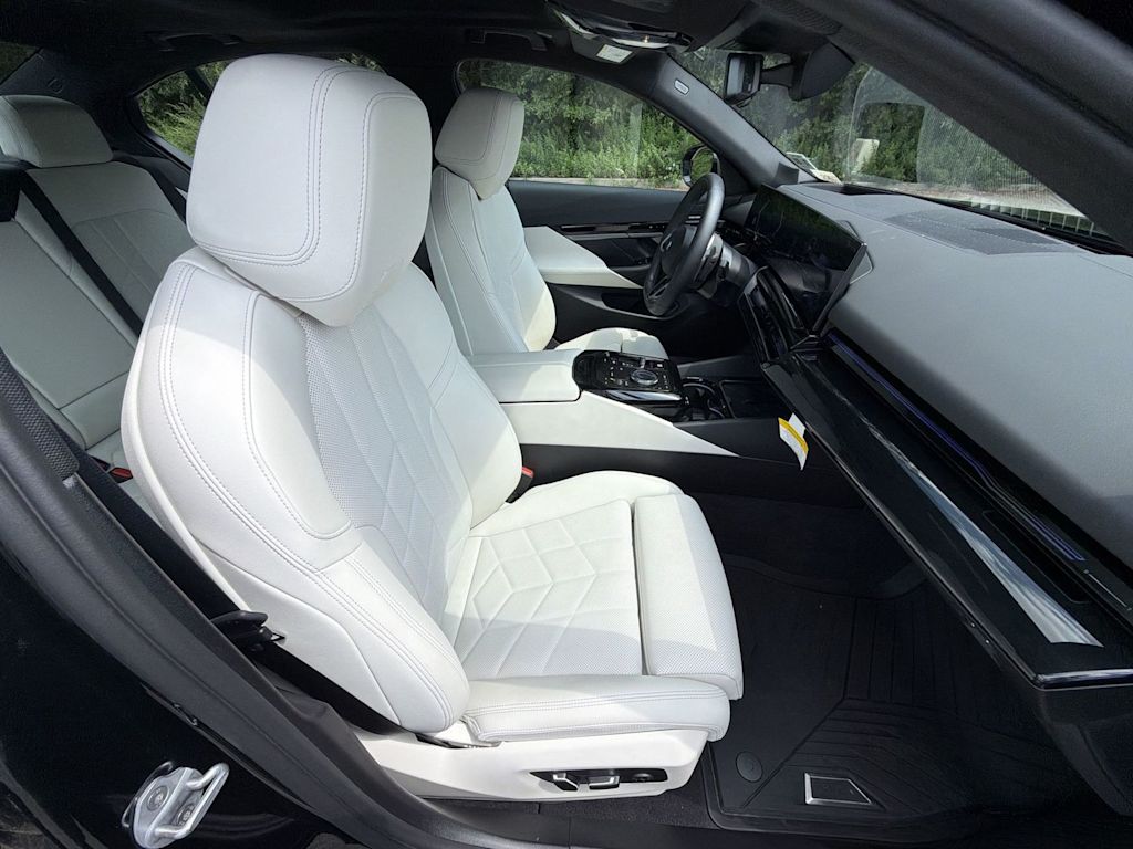 Thumbnail: 2026 BMW 5 Series - 12