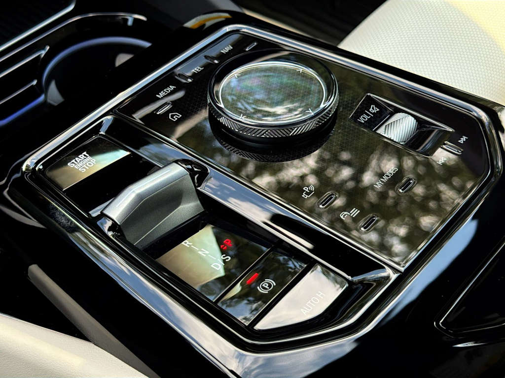 Thumbnail: 2026 BMW 5 Series - 16