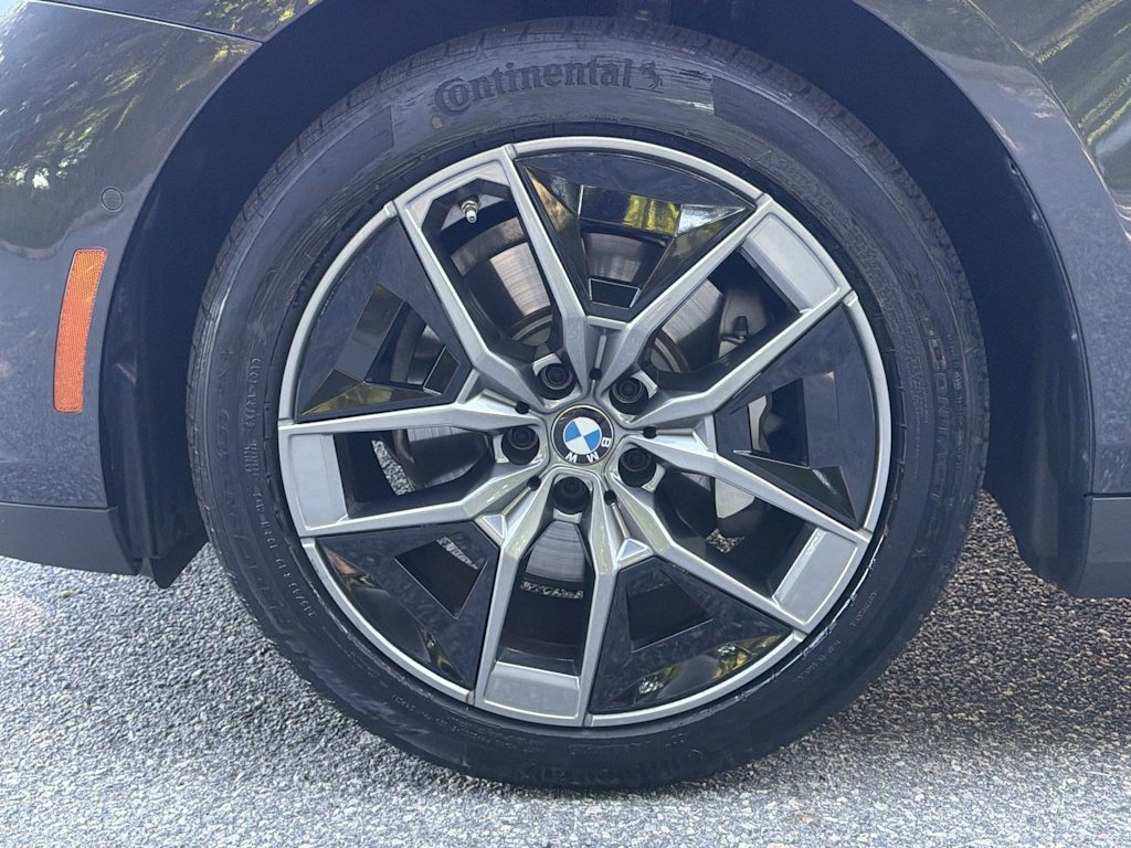 Thumbnail: 2026 BMW 5 Series - 8