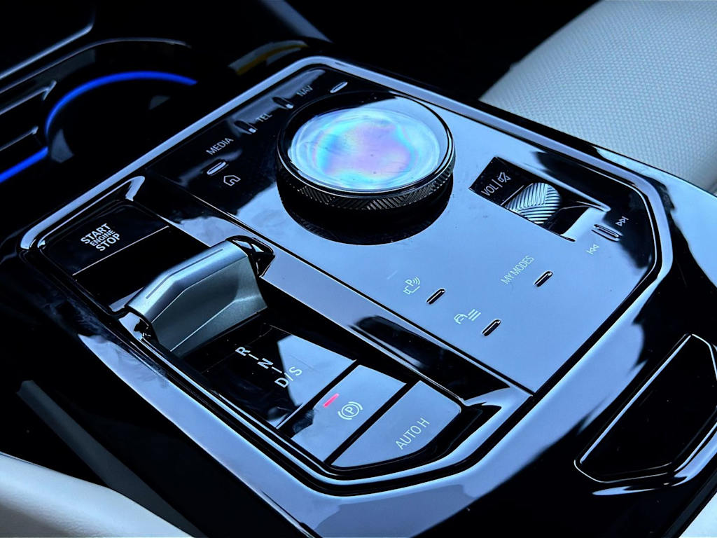 Thumbnail: 2026 BMW 5 Series - 16