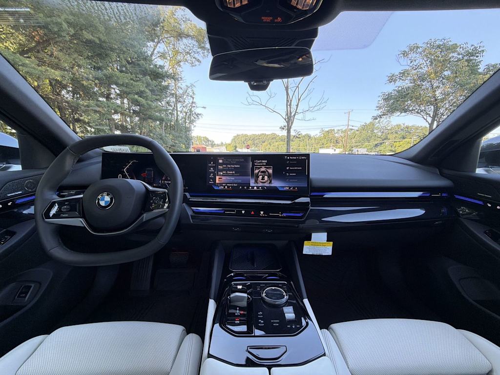 Thumbnail: 2026 BMW 5 Series - 10