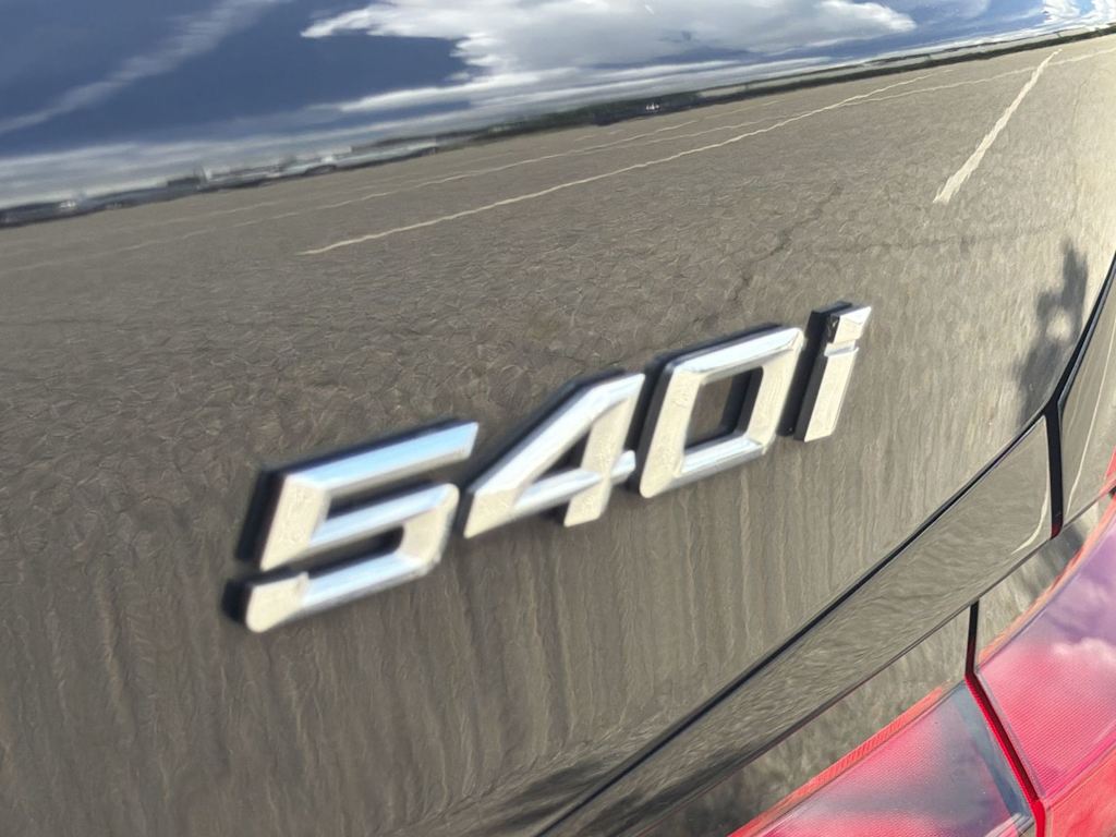Thumbnail: 2023 BMW 5 Series - 26