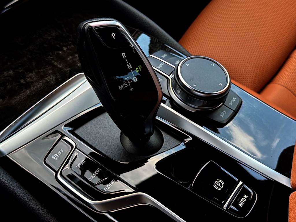 Thumbnail: 2023 BMW 5 Series - 16