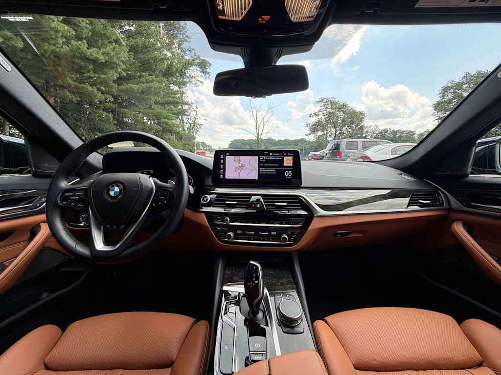 Thumbnail: 2023 BMW 5 Series - 10