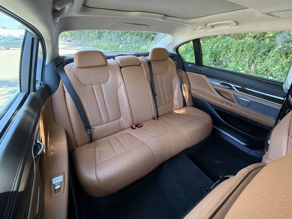 Thumbnail: 2019 BMW 7 Series - 27