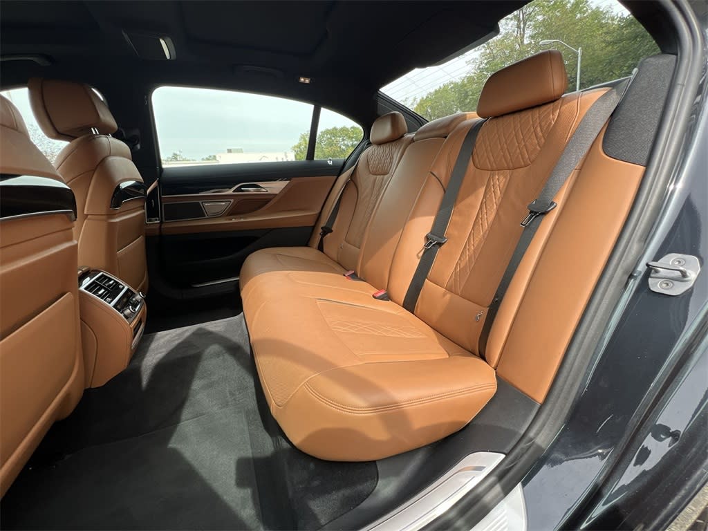 Thumbnail: 2019 BMW 7 Series - 27