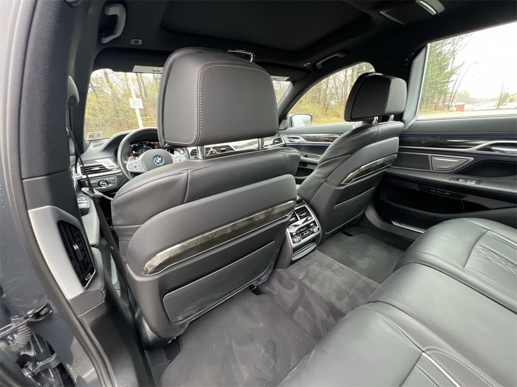 2022 BMW 7 Series 740i 12
