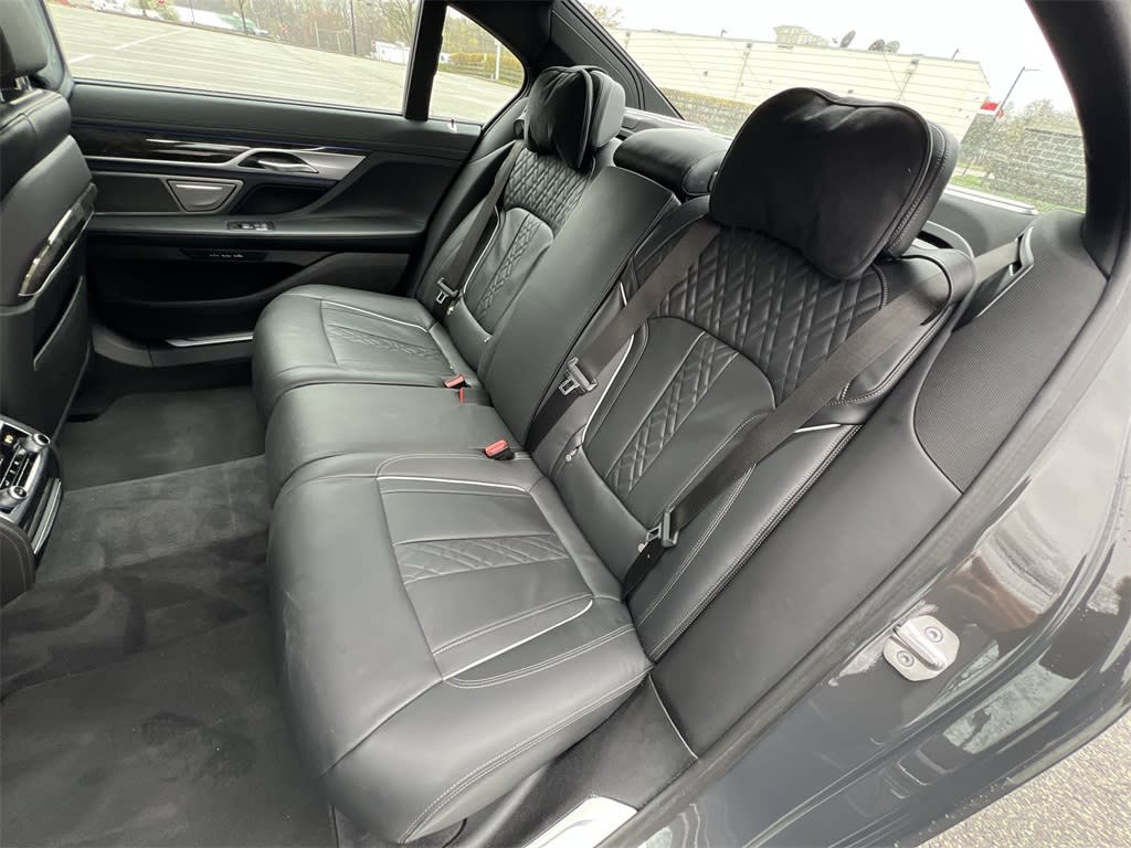 2022 BMW 7 Series 740i 28