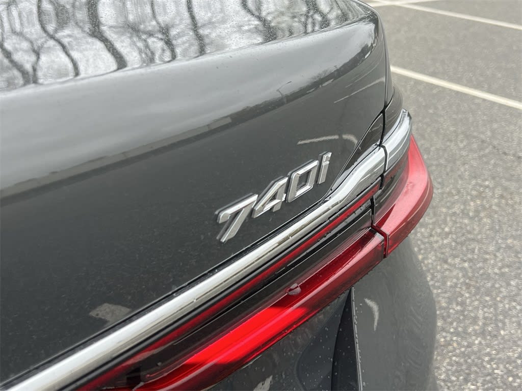2022 BMW 7 Series 740i 27