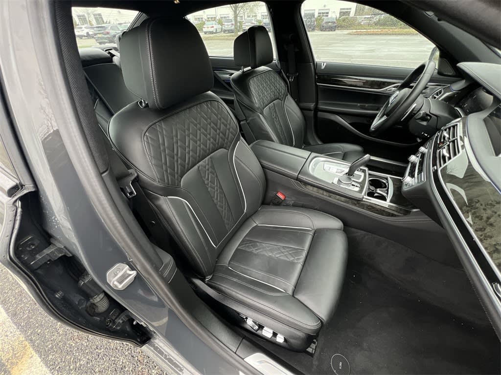 2022 BMW 7 Series 740i 11