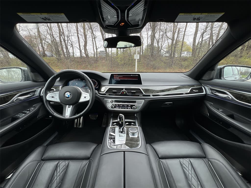 2022 BMW 7 Series 740i 9