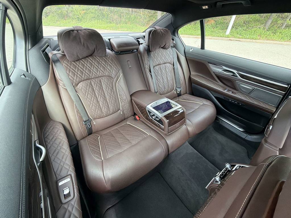 Thumbnail: 2021 BMW 7 Series - 25