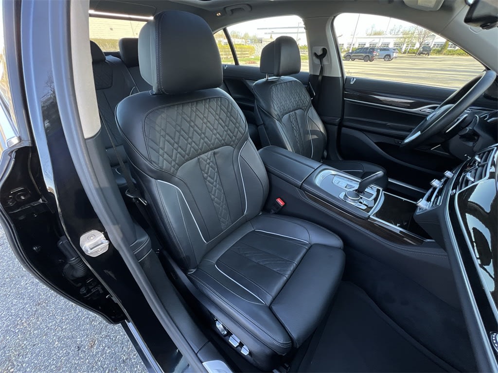 2020 BMW 7 Series 750i 27