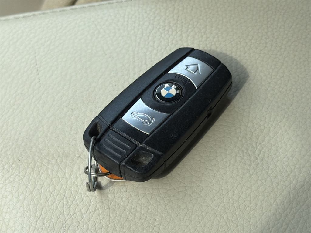 Thumbnail: 2011 BMW 3 Series - 17