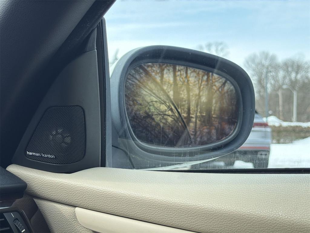 Thumbnail: 2011 BMW 3 Series - 29