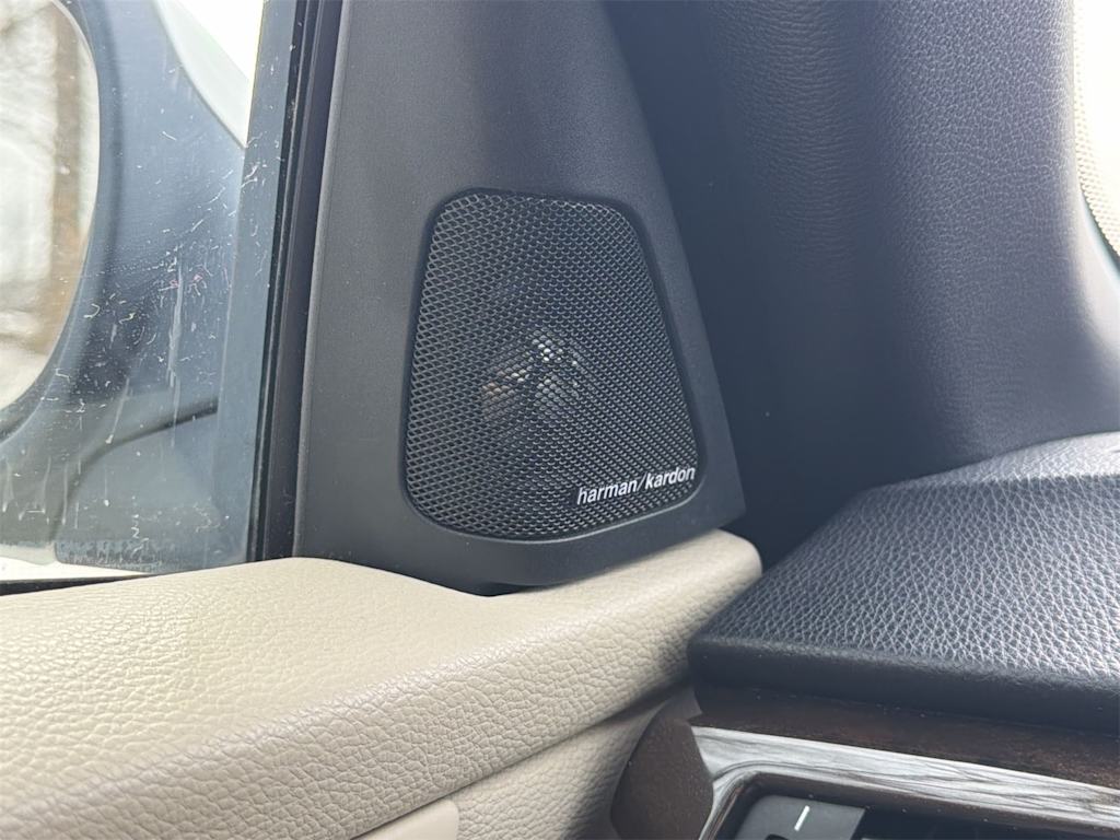 Thumbnail: 2011 BMW 3 Series - 28