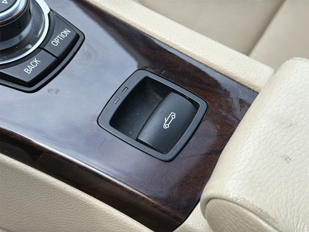 Thumbnail: 2011 BMW 3 Series - 27