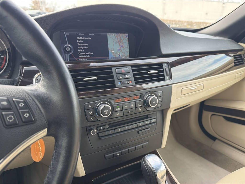 Thumbnail: 2011 BMW 3 Series - 14