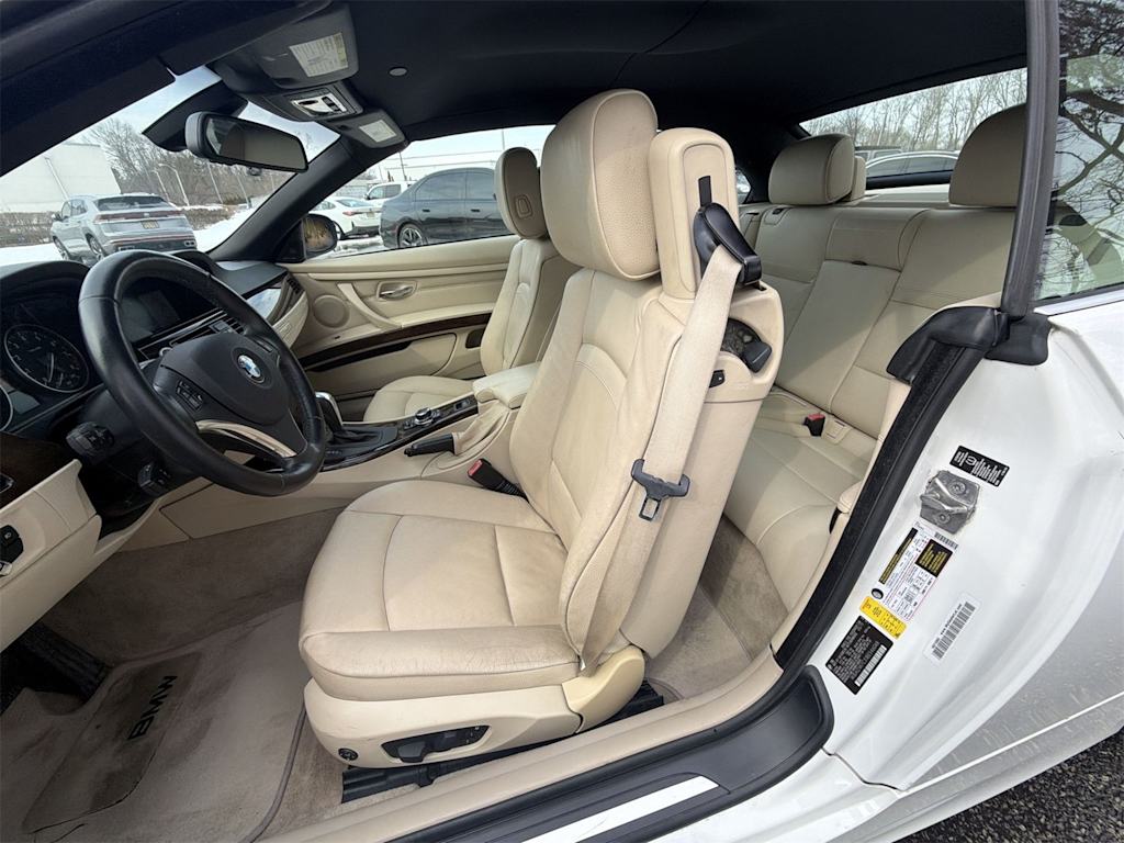 Thumbnail: 2011 BMW 3 Series - 11