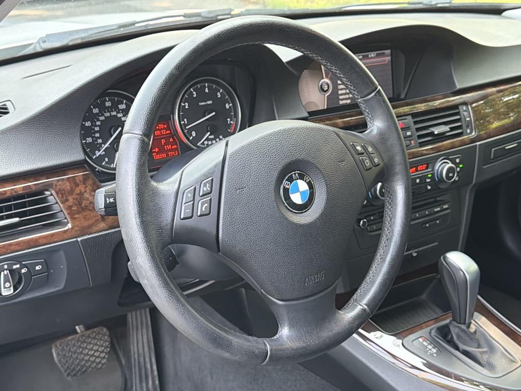 Thumbnail: 2011 BMW 3 Series - 14