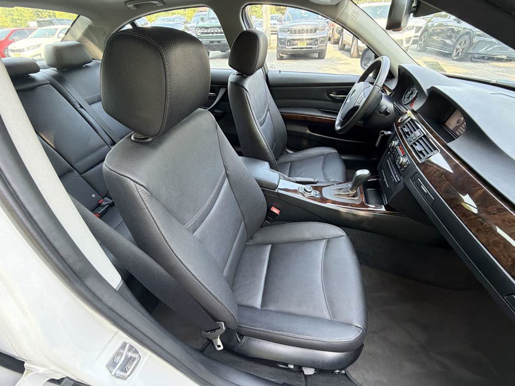 Thumbnail: 2011 BMW 3 Series - 12