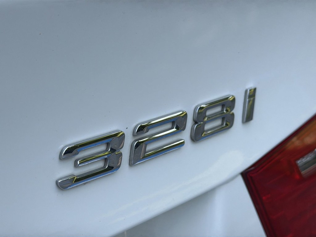 Thumbnail: 2011 BMW 3 Series - 7